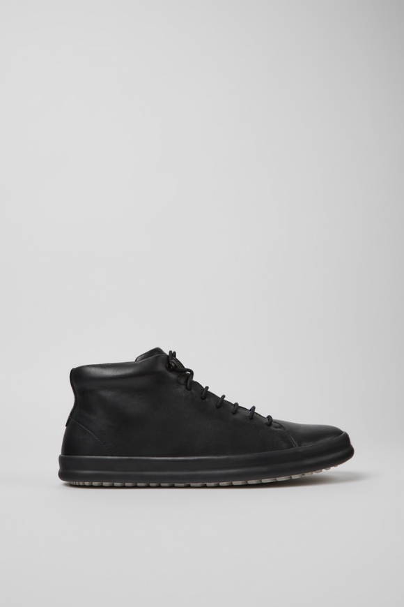 Neu Eingetroffen Camper Chasis Sport - Schwarze Herrenstiefelette aus Leder. Neu Eingetroffen Camper Chasis Sport - Schwarze Herrenstiefelette aus Leder.
