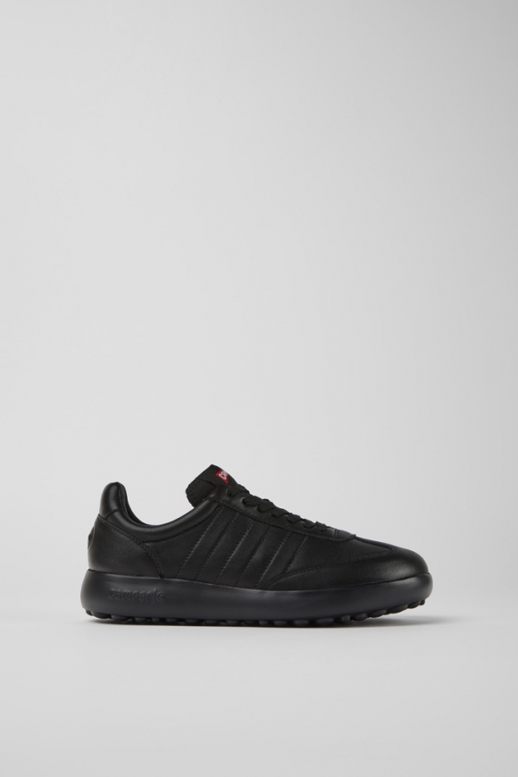 Neu Eingetroffen Camper Pelotas XLF - Schwarzer Damensneaker aus Leder und Textil. Neu Eingetroffen Camper Pelotas XLF - Schwarzer Damensneaker aus Leder und Textil.