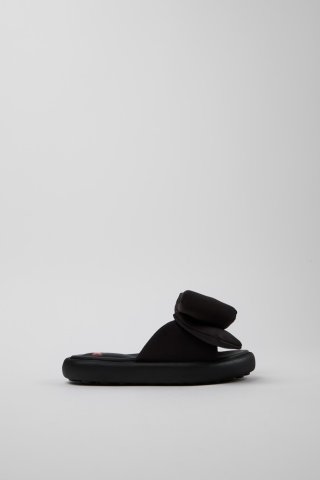 Neu Eingetroffen Camper Pelotas Flota - Schwarze Kindersandale aus recyceltem PET.