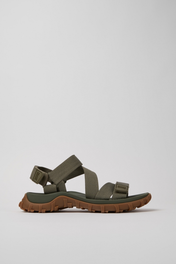 Neu Eingetroffen Camper Drift Trail Sandal - Graue Herrensandale aus Recycling-PET. Neu Eingetroffen Camper Drift Trail Sandal - Graue Herrensandale aus Recycling-PET.