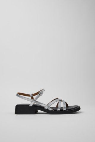 Neu Eingetroffen Camper Twins - Silberne Ledersandalen für Damen. Neu Eingetroffen Camper Twins - Silberne Ledersandalen für Damen.