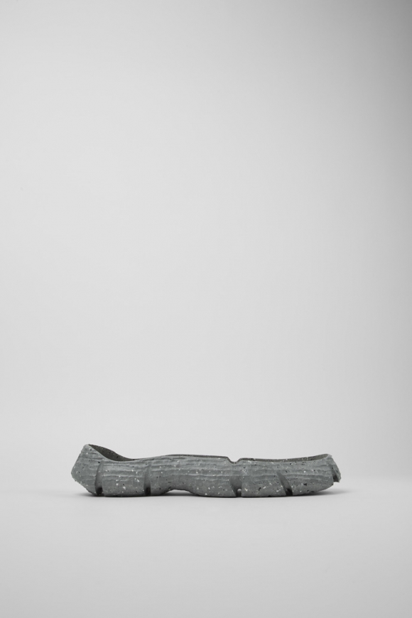 Neu Eingetroffen Camper ROKU Outsoles - Graue Laufsohlen (2 Stück) für jeweils den rechten und den linken Schuh. Neu Eingetroffen Camper ROKU Outsoles - Graue Laufsohlen (2 Stück) für jeweils den rechten und den linken Schuh.