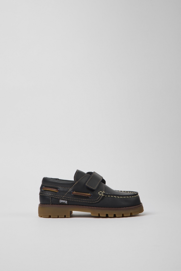 Neu Eingetroffen Camper Compas - Blauer Kinderschuh aus Leder im Nautikstil. Neu Eingetroffen Camper Compas - Blauer Kinderschuh aus Leder im Nautikstil.