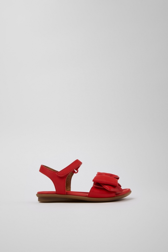 Neu Eingetroffen Camper Right - Rote Kindersandalen aus Leder. Neu Eingetroffen Camper Right - Rote Kindersandalen aus Leder.