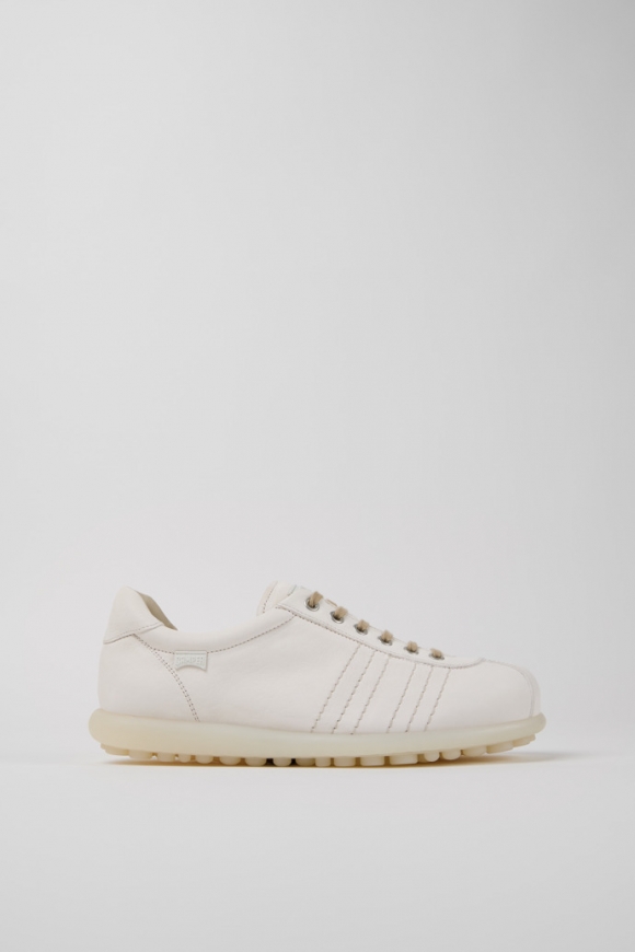 Neu Eingetroffen Camper Pelotas - Weißer Herrenschuh aus Leder. Neu Eingetroffen Camper Pelotas - Weißer Herrenschuh aus Leder.