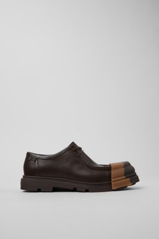 Neu Eingetroffen Camper Junction - Brauner Herrenschuh aus Leder. Neu Eingetroffen Camper Junction - Brauner Herrenschuh aus Leder.