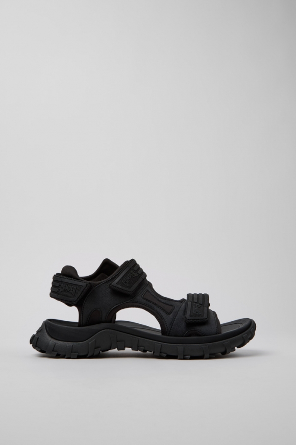 Neu Eingetroffen Camper Drift Trail Sandal - Schwarze Sandalen aus recyceltem PET/Leder für Herren. Neu Eingetroffen Camper Drift Trail Sandal - Schwarze Sandalen aus recyceltem PET/Leder für Herren.