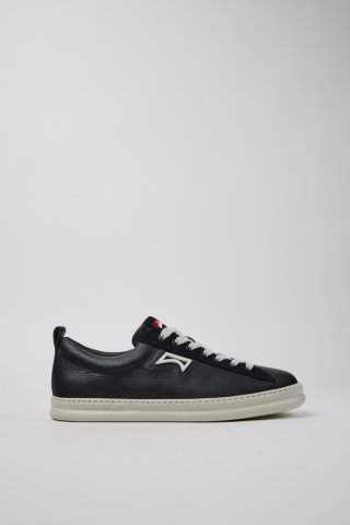 Neu Eingetroffen Camper Runner - Schwarzer Herrensneaker aus Leder und Nubukleder. Neu Eingetroffen Camper Runner - Schwarzer Herrensneaker aus Leder und Nubukleder.