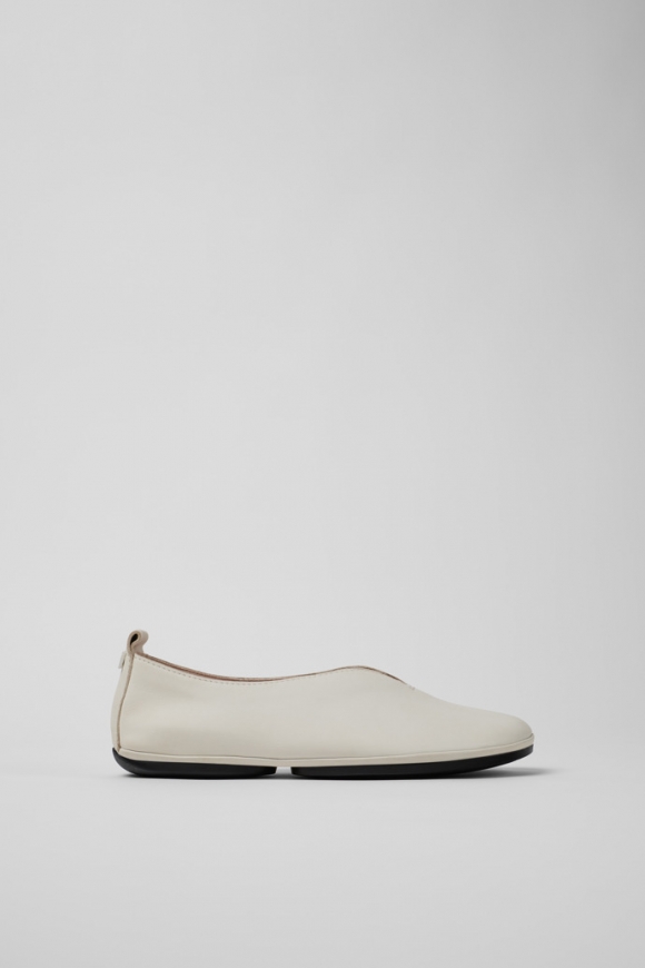 Neu Eingetroffen Camper Right Nina - Weißer Lederschuh für Damen. Neu Eingetroffen Camper Right Nina - Weißer Lederschuh für Damen.