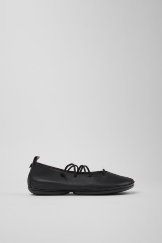 Neu Eingetroffen Camper Right Nina - Schwarzer Lederballerina für Damen. Neu Eingetroffen Camper Right Nina - Schwarzer Lederballerina für Damen.