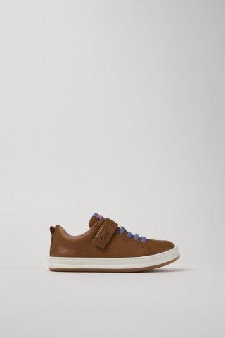Neu Eingetroffen Camper Runner - Brauner Kindersneaker aus Leder.
