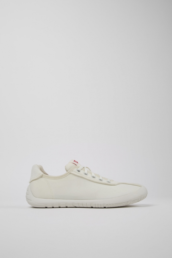 Neu Eingetroffen Camper Peu Path - Weißer Damensneaker aus Recycling-PET. Neu Eingetroffen Camper Peu Path - Weißer Damensneaker aus Recycling-PET.
