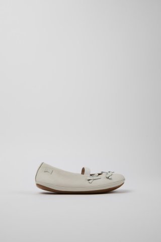 Neu Eingetroffen Camper Twins - Weiße Lederballerina für Kinder. Neu Eingetroffen Camper Twins - Weiße Lederballerina für Kinder.