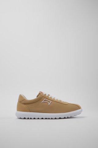 Neu Eingetroffen Camper Pelotas XLite - Beige Damensneaker aus recyceltem PET und Nubukleder. Neu Eingetroffen Camper Pelotas XLite - Beige Damensneaker aus recyceltem PET und Nubukleder.