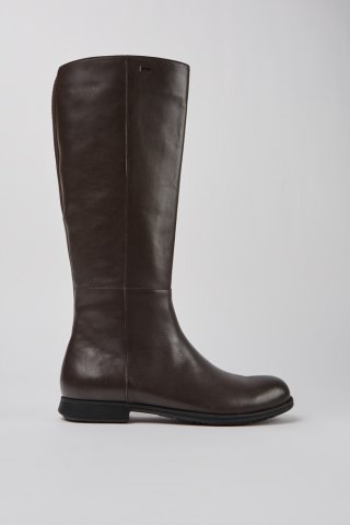 Neu Eingetroffen Camper Mil 1913 - Brauner hoher Damenstiefel aus Leder. Neu Eingetroffen Camper Mil 1913 - Brauner hoher Damenstiefel aus Leder.