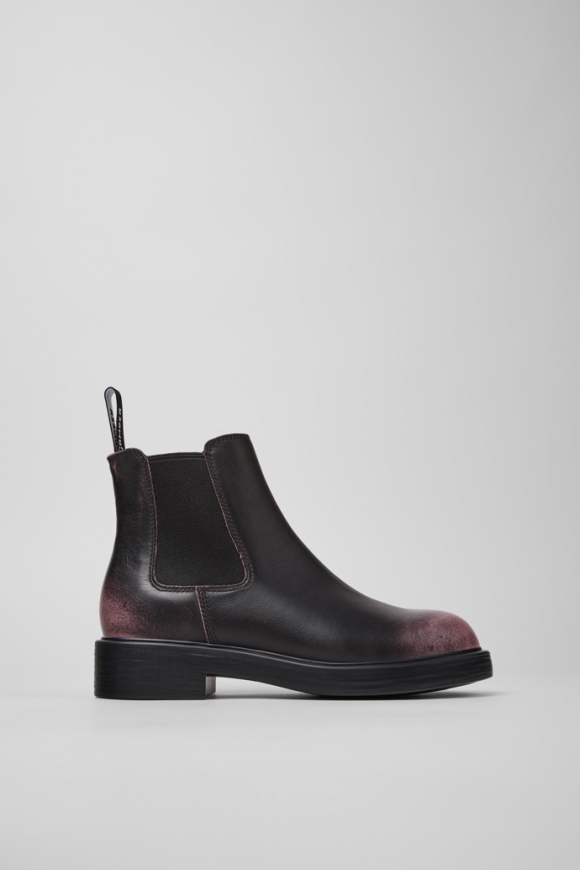 Neu Eingetroffen Camper Dean - Schwarze und rosa Lederstiefeletten für Damen. Neu Eingetroffen Camper Dean - Schwarze und rosa Lederstiefeletten für Damen.