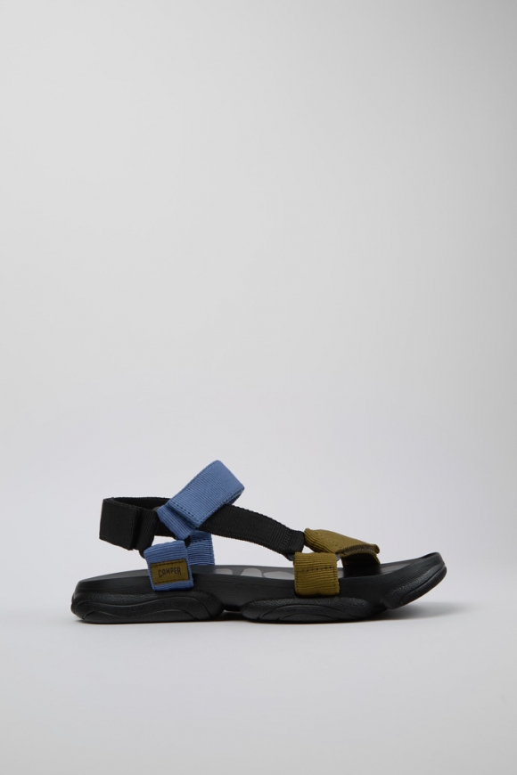 Neu Eingetroffen Camper Karst Sandal - Mehrfarbige Sandalen aus recyceltem PET für Herren. Neu Eingetroffen Camper Karst Sandal - Mehrfarbige Sandalen aus recyceltem PET für Herren.