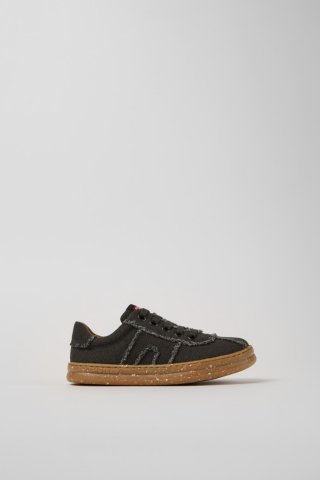 Neu Eingetroffen Camper Runner - Graue Kindersneaker aus Recyclingbaumwolle.