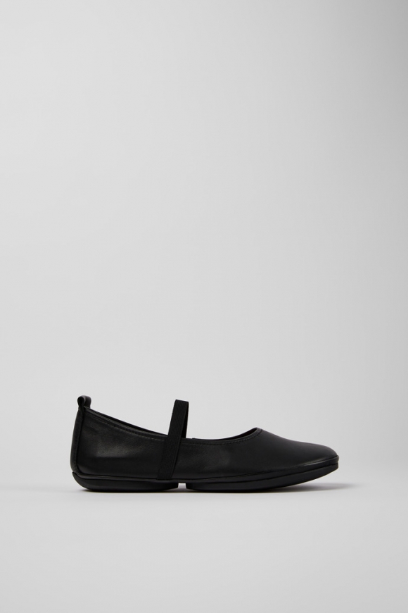 Neu Eingetroffen Camper Right Nina - Schwarzer Damenschuh aus Leder. Neu Eingetroffen Camper Right Nina - Schwarzer Damenschuh aus Leder.