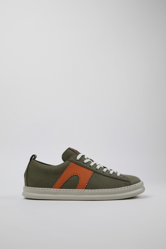 Neu Eingetroffen Camper Runner - Mehrfarbiger Herrensneaker aus Recyclingleder. Neu Eingetroffen Camper Runner - Mehrfarbiger Herrensneaker aus Recyclingleder.