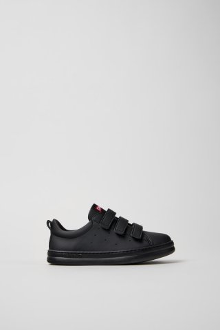 Neu Eingetroffen Camper Runner - Schwarzer Kindersneaker aus recyceltem Leder.