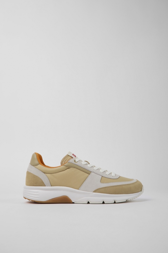 Neu Eingetroffen Camper Drift - Herrensneaker aus Nubukleder in Beige und Weiß Neu Eingetroffen Camper Drift - Herrensneaker aus Nubukleder in Beige und Weiß