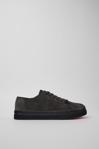 Neu Eingetroffen Camper Peu Roda - Grauer Herrensneaker aus Nubukleder. Neu Eingetroffen Camper Peu Roda - Grauer Herrensneaker aus Nubukleder.