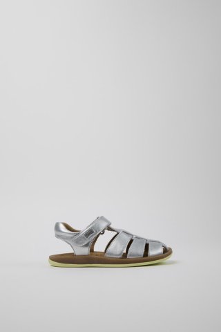Neu Eingetroffen Camper Bicho - Silberne Kindersandalen aus Leder mit geschlossenem Design.