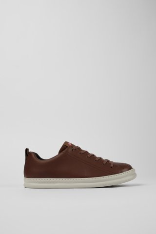 Neu Eingetroffen Camper Runner - Brauner Herrensneaker aus Leder. Neu Eingetroffen Camper Runner - Brauner Herrensneaker aus Leder.