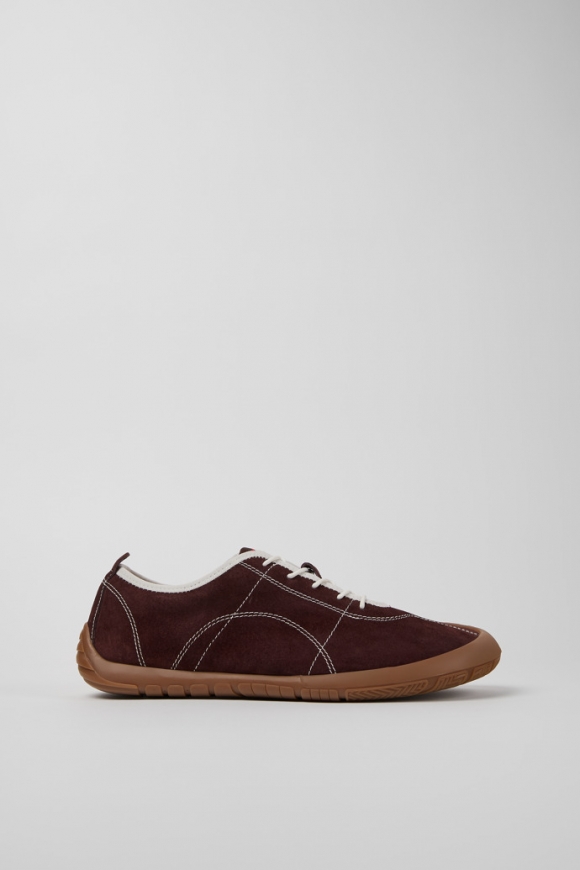 Neu Eingetroffen Camper Peu Path - Weinroter Herrensneaker aus Nubukleder. Neu Eingetroffen Camper Peu Path - Weinroter Herrensneaker aus Nubukleder.