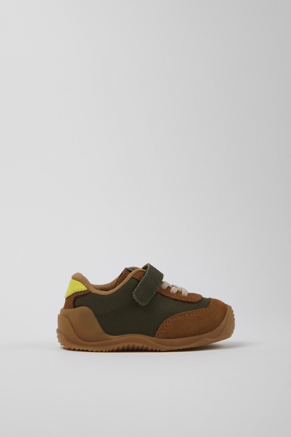 Neu Eingetroffen Camper Dadda - Grüne Kindersneaker aus Textil und Nubukleder Neu Eingetroffen Camper Dadda - Grüne Kindersneaker aus Textil und Nubukleder