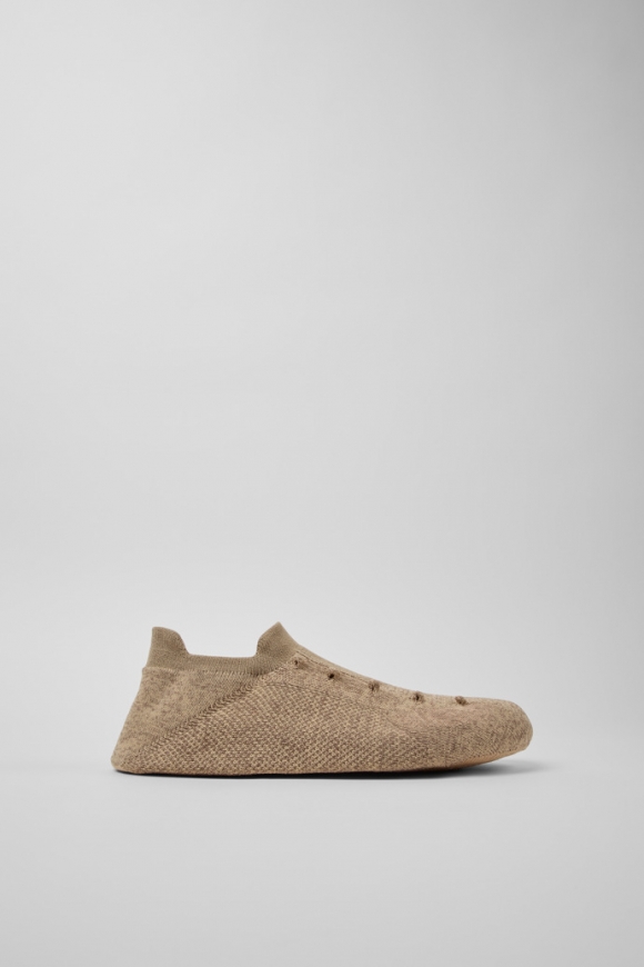 Neu Eingetroffen Camper ROKU Inner Socks - Beige und braune Einsätze (2 Stück) für jeweils den rechten und den linken Schuh. Neu Eingetroffen Camper ROKU Inner Socks - Beige und braune Einsätze (2 Stück) für jeweils den rechten und den linken Schuh.