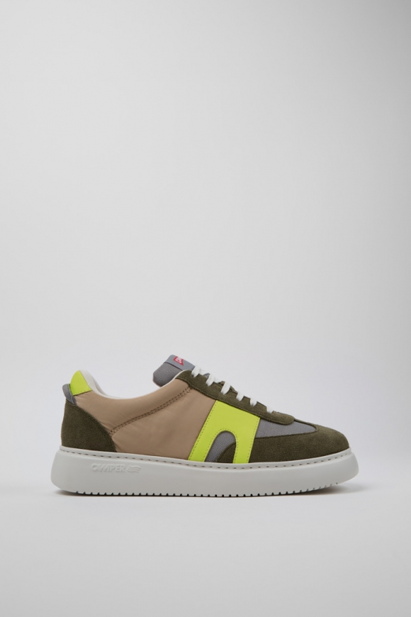 Neu Eingetroffen Camper Runner K21 Sorona® - Mehrfarbiger Herrensneaker aus recyceltem PET und Nubukleder. Neu Eingetroffen Camper Runner K21 Sorona® - Mehrfarbiger Herrensneaker aus recyceltem PET und Nubukleder.