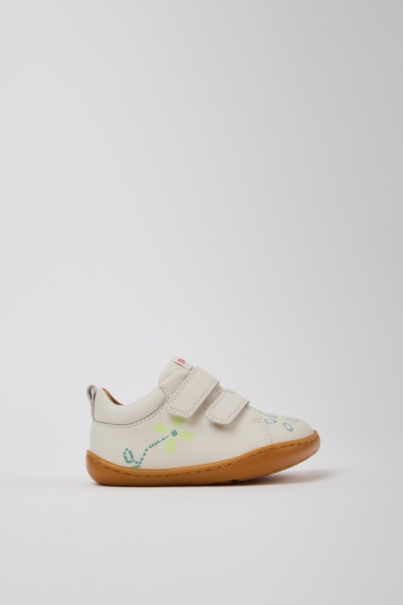 Neu Eingetroffen Camper Twins - Weiße Kindersneaker aus Leder. Neu Eingetroffen Camper Twins - Weiße Kindersneaker aus Leder.