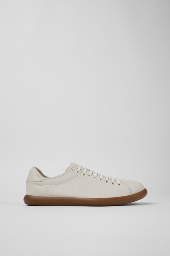 Neu Eingetroffen Camper Pelotas Soller - Weißer Herrensneaker aus Leder. Neu Eingetroffen Camper Pelotas Soller - Weißer Herrensneaker aus Leder.