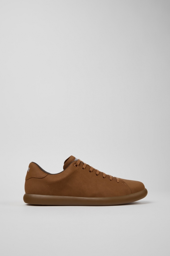 Neu Eingetroffen Camper Pelotas Soller - Brauner Herrensneaker aus Nubukleder. Neu Eingetroffen Camper Pelotas Soller - Brauner Herrensneaker aus Nubukleder.