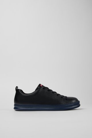 Neu Eingetroffen Camper Runner - Schwarzer Herrensneaker aus Leder. Neu Eingetroffen Camper Runner - Schwarzer Herrensneaker aus Leder.