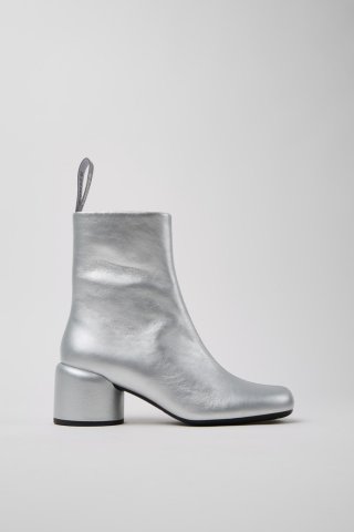 Neu Eingetroffen Camper Niki - Silberne Lederstiefeletten für Damen.