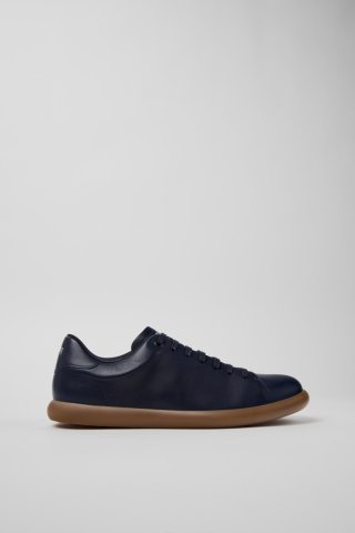 Neu Eingetroffen Camper Pelotas Soller - Blauer Herrensneaker aus Leder. Neu Eingetroffen Camper Pelotas Soller - Blauer Herrensneaker aus Leder.