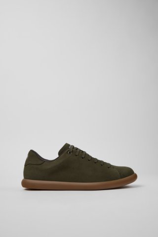 Neu Eingetroffen Camper Pelotas Soller - Grüner Herrensneaker aus Nubukleder. Neu Eingetroffen Camper Pelotas Soller - Grüner Herrensneaker aus Nubukleder.