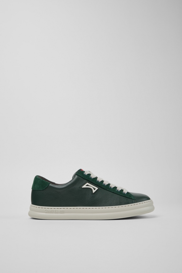 Neu Eingetroffen Camper Runner - Grüner Damensneaker aus Leder und Nubukleder. Neu Eingetroffen Camper Runner - Grüner Damensneaker aus Leder und Nubukleder.