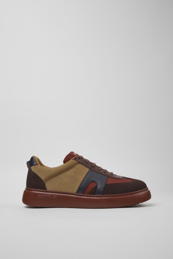 Neu Eingetroffen Camper Runner K21 - Brauner Herrensneaker aus Textil und Nubukleder Neu Eingetroffen Camper Runner K21 - Brauner Herrensneaker aus Textil und Nubukleder