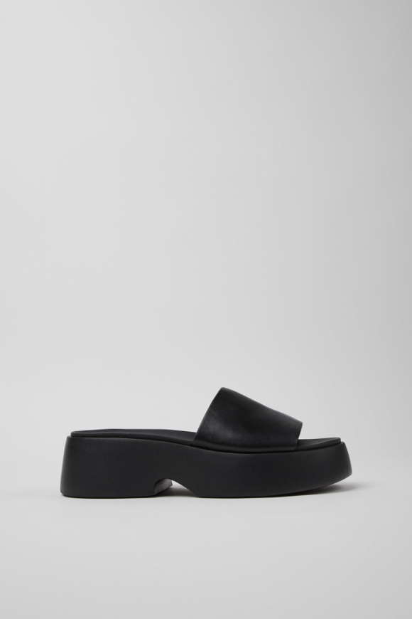 Neu Eingetroffen Camper Tasha - Schwarze Ledersandale für Damen. Neu Eingetroffen Camper Tasha - Schwarze Ledersandale für Damen.