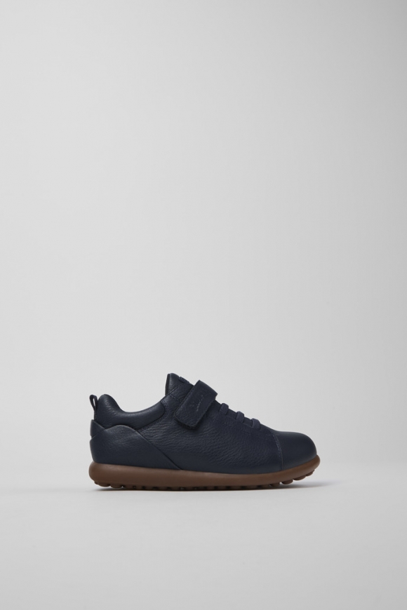 Neu Eingetroffen Camper Pelotas - Blauer Kinderschuh aus Leder und Textil. Neu Eingetroffen Camper Pelotas - Blauer Kinderschuh aus Leder und Textil.