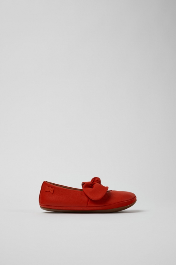 Neu Eingetroffen Camper Right - Rote Lederballerina für Kinder. Neu Eingetroffen Camper Right - Rote Lederballerina für Kinder.
