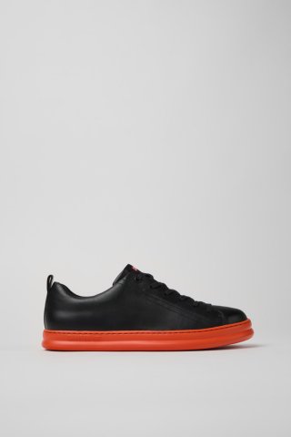 Neu Eingetroffen Camper Runner - Schwarzer Herrensneaker aus Leder Neu Eingetroffen Camper Runner - Schwarzer Herrensneaker aus Leder