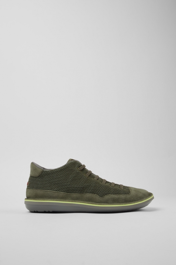 Neu Eingetroffen Camper Beetle - Grüne Herrenstiefeletten aus TENCEL™ Nubukleder. Neu Eingetroffen Camper Beetle - Grüne Herrenstiefeletten aus TENCEL™ Nubukleder.