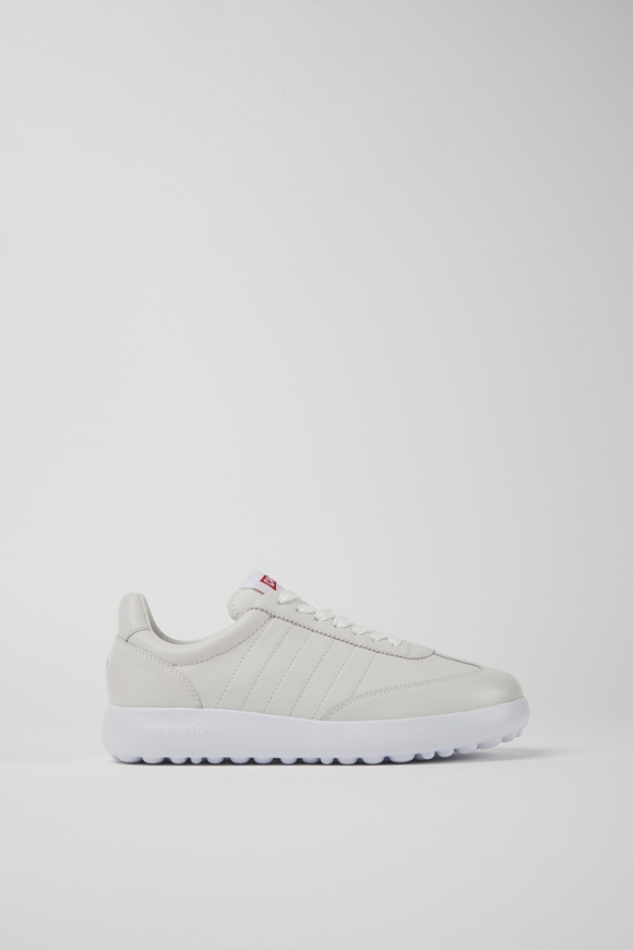 Neu Eingetroffen Camper Pelotas XLF - Weißer Damensneakeraus Leder und Textil. Neu Eingetroffen Camper Pelotas XLF - Weißer Damensneakeraus Leder und Textil.