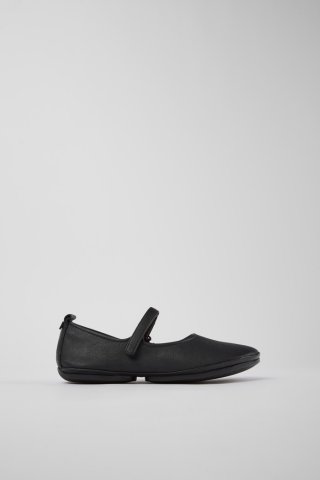 Neu Eingetroffen Camper Right Nina - Schwarzer Damenschuh aus Leder. Neu Eingetroffen Camper Right Nina - Schwarzer Damenschuh aus Leder.