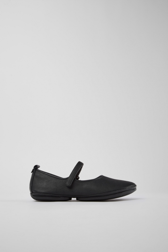 Neu Eingetroffen Camper Right Nina - Schwarzer Damenschuh aus Leder. Neu Eingetroffen Camper Right Nina - Schwarzer Damenschuh aus Leder.
